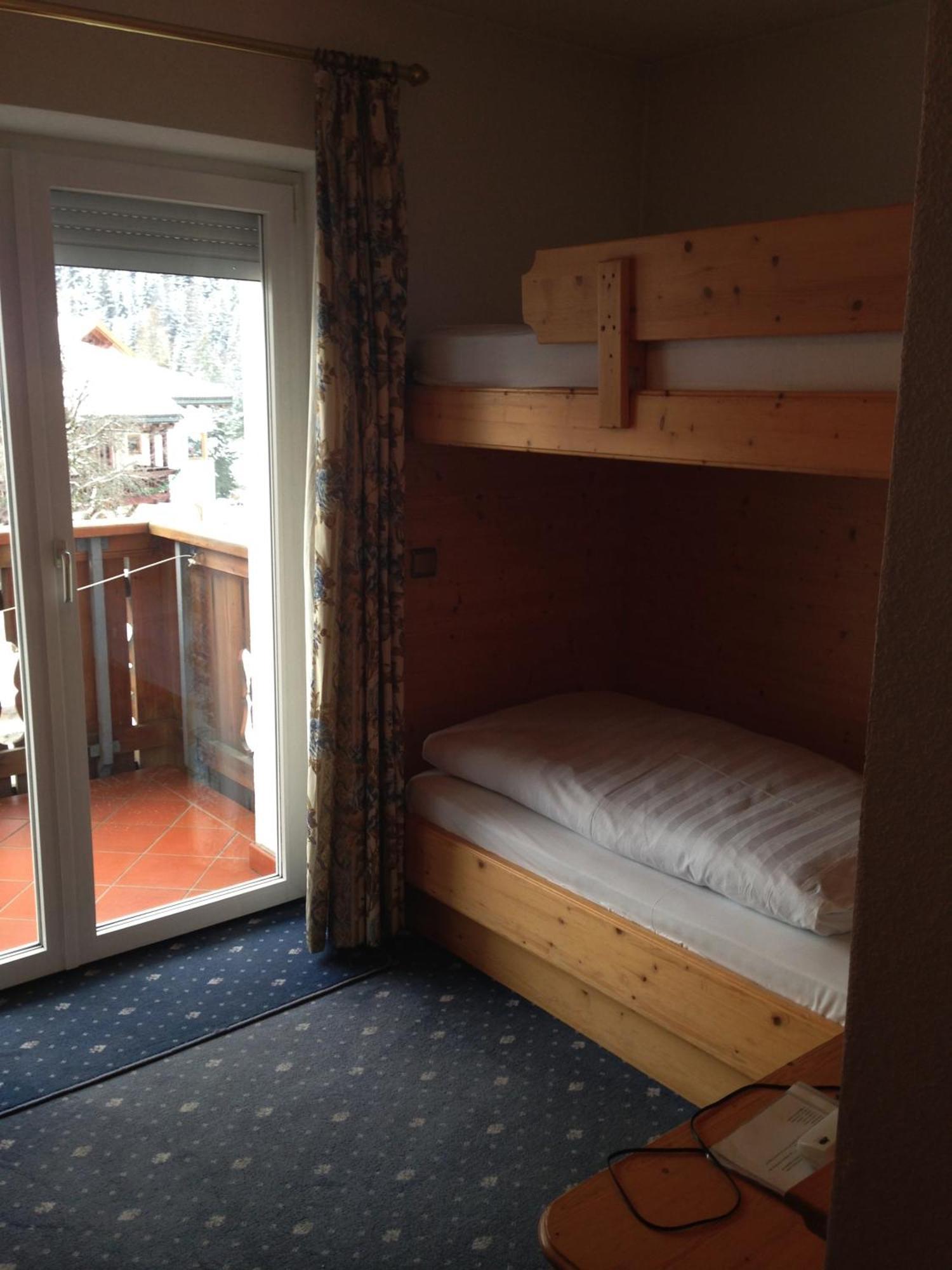 Hotel Silvana Wolkenstein in Gröden Zimmer foto